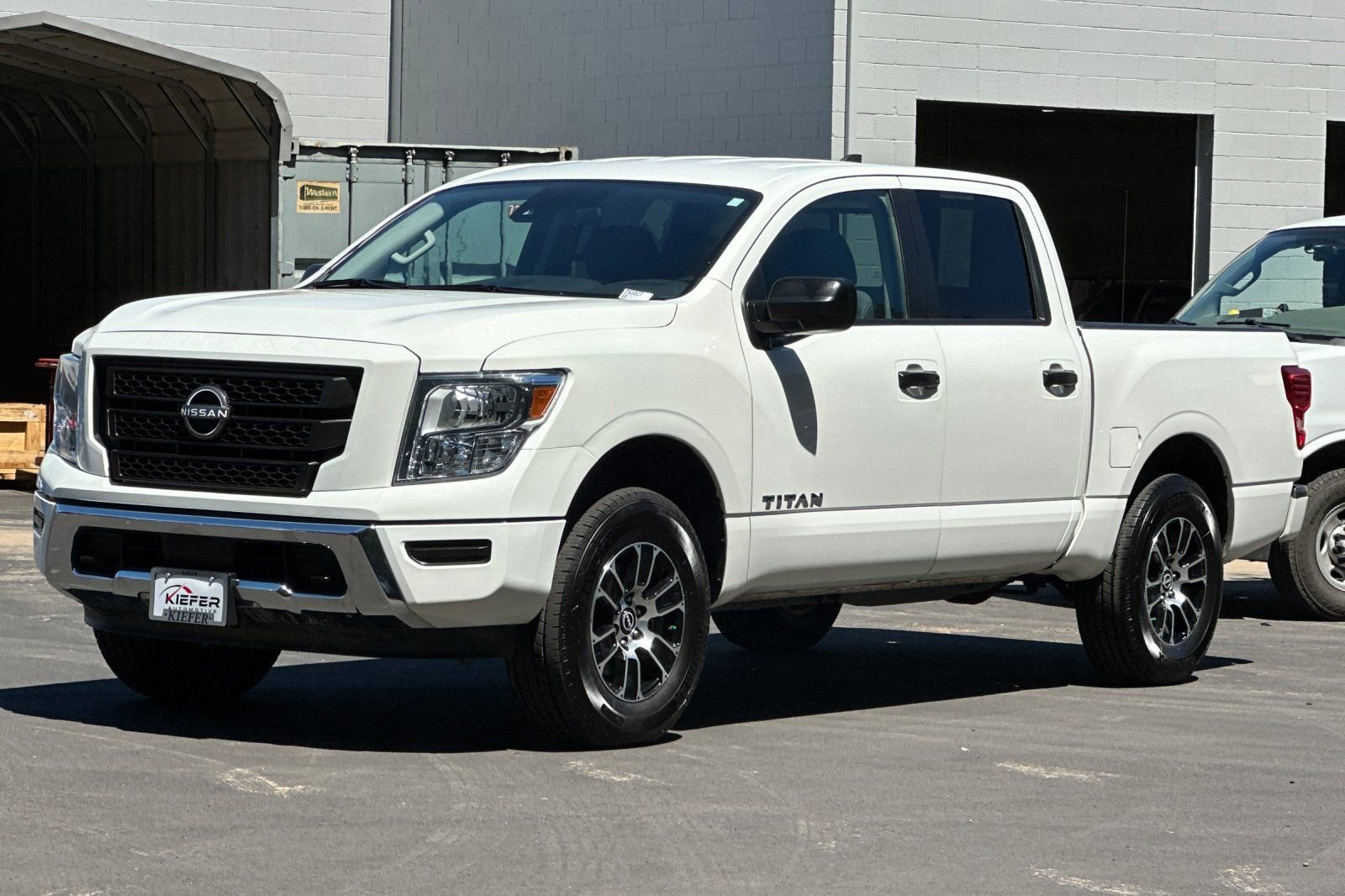 Used 2023 Nissan Titan SV AWD/4WD image 8