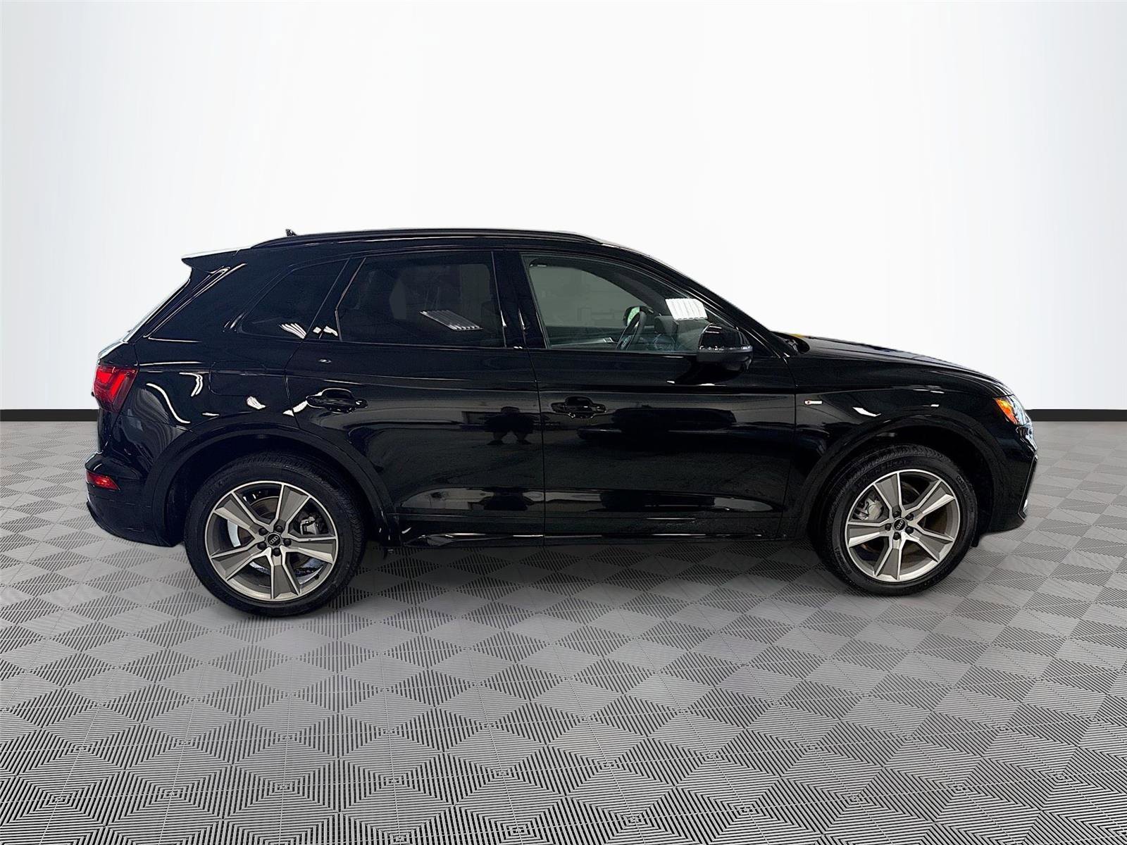 Certified 2025 Audi Q5 2.0T Premium w/ Convenience Plus Package AWD/4WD image 7