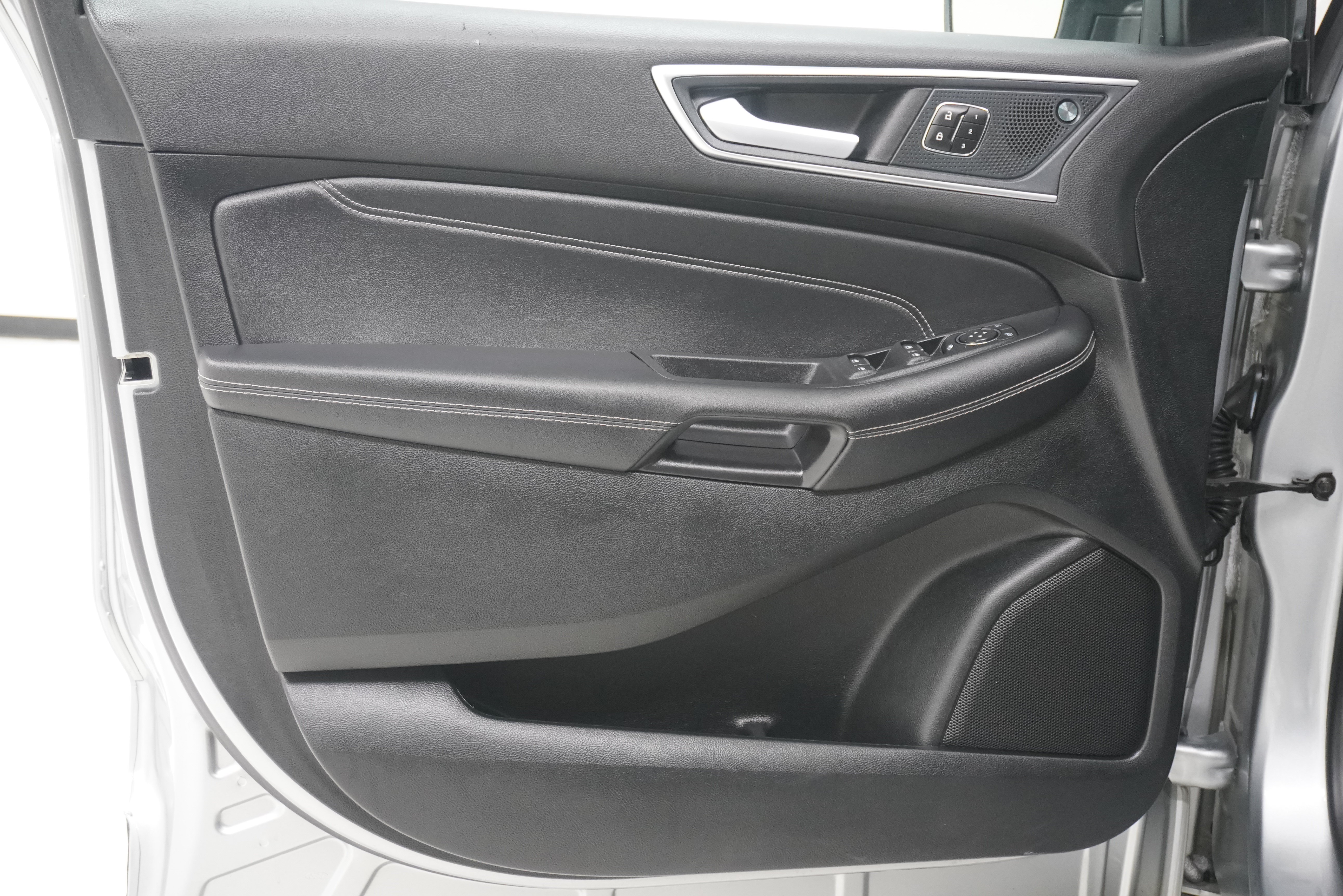 Used 2024 Ford Edge Titanium AWD/4WD image 14