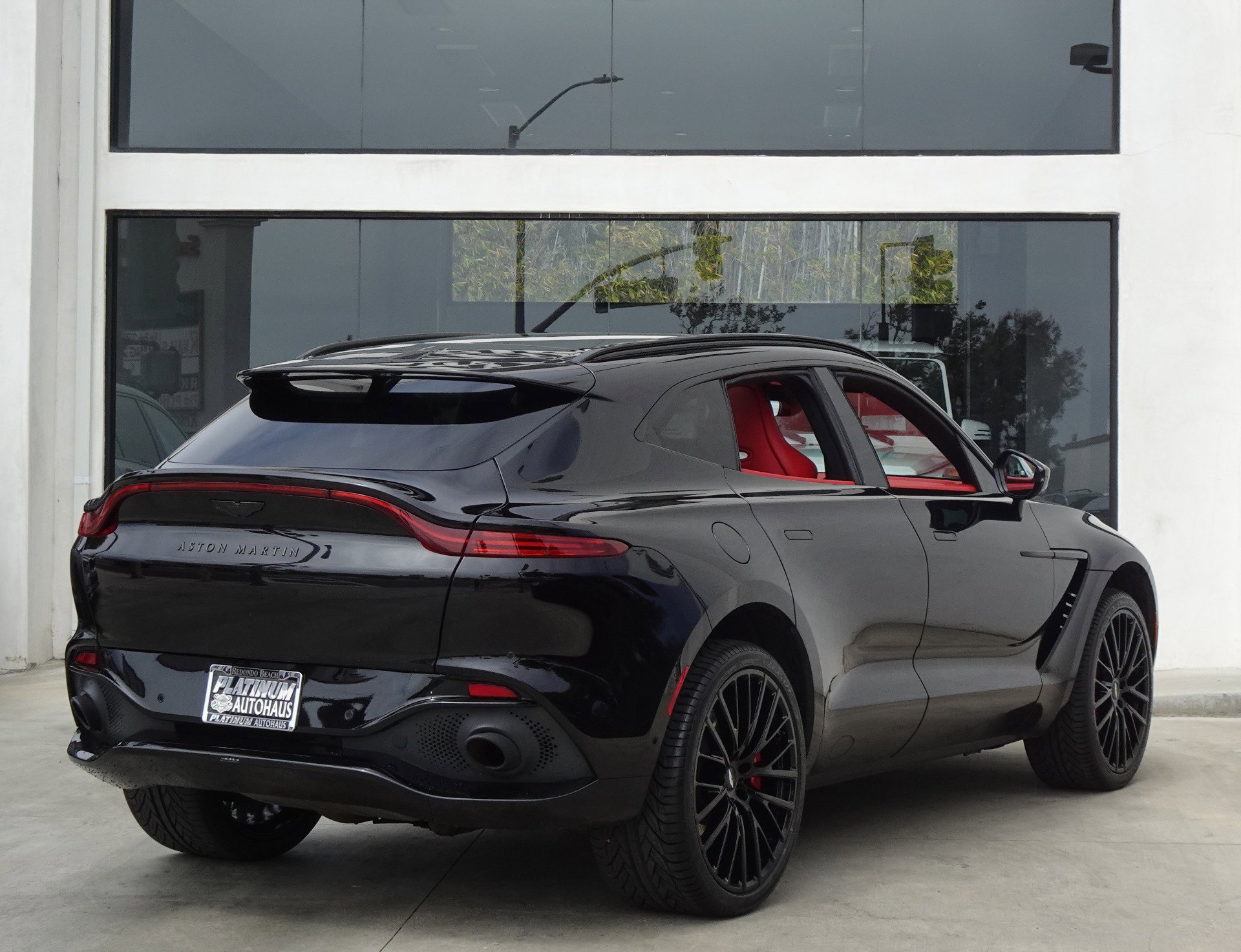 Used 2022 Aston Martin DBX AWD/4WD image 7