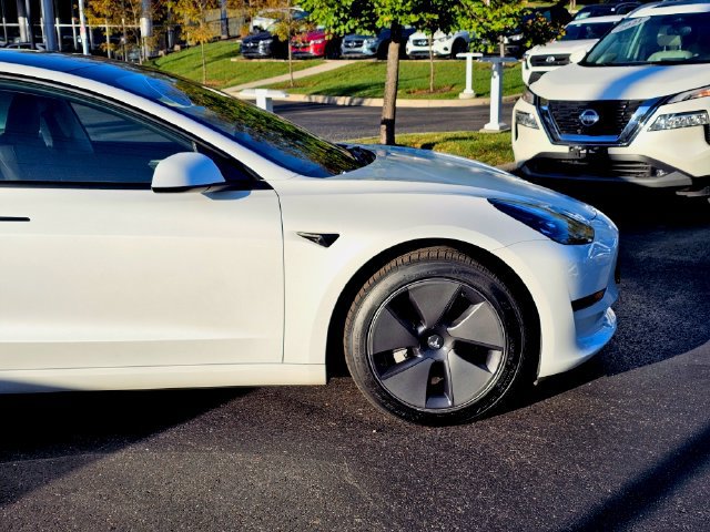 Used 2023 Tesla Model 3 Standard Range RWD image 5