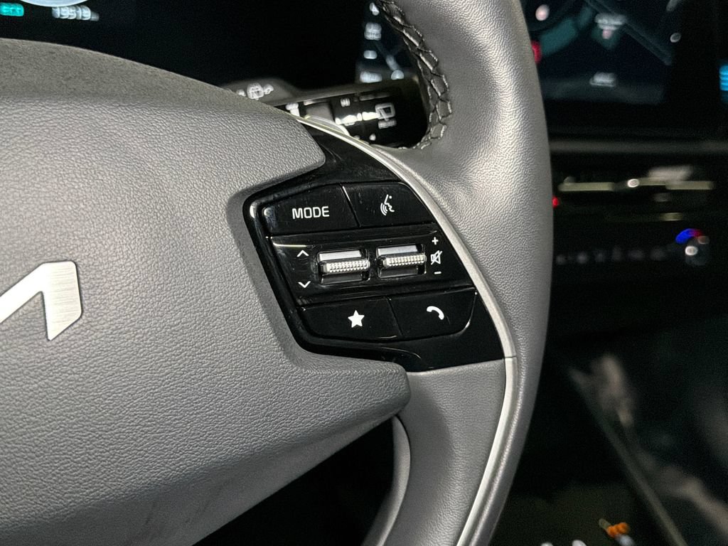 Certified 2024 Kia Niro Wind w/ Wind Preserve Package FWD image 27