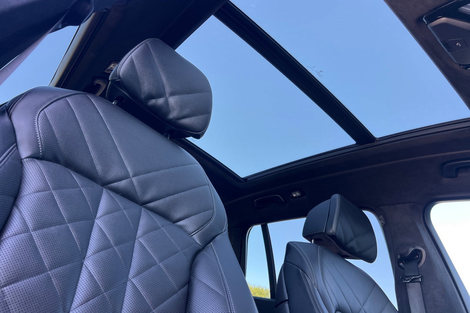 Used 2025 BMW X7 xDrive40i w/ Climate Comfort Package image 19