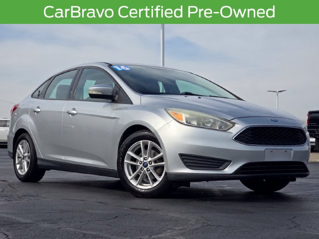 Used 2016 Ford Focus SE FWD image 2