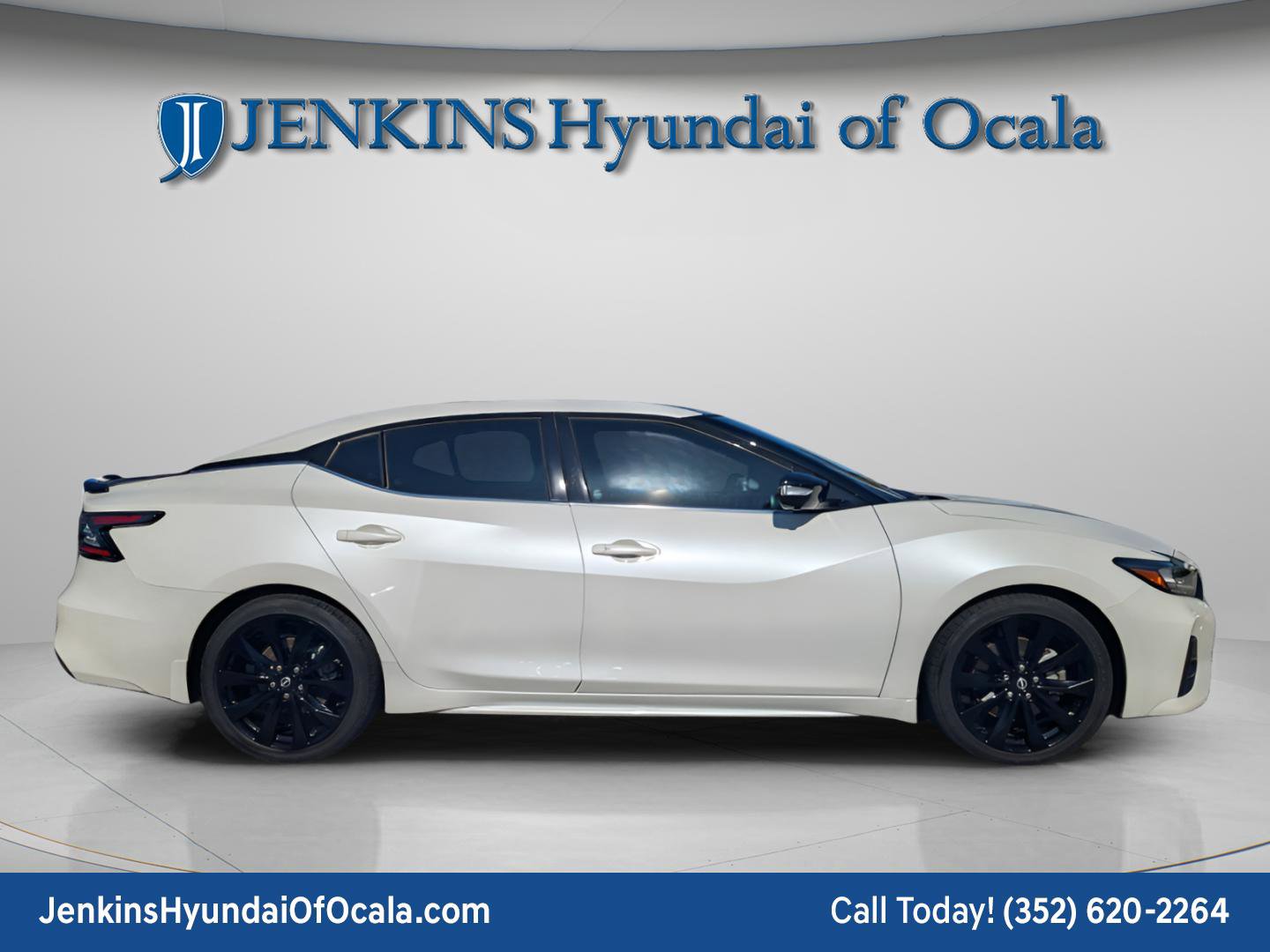 Used 2023 Nissan Maxima SR w/ Sport Mat Group image 3