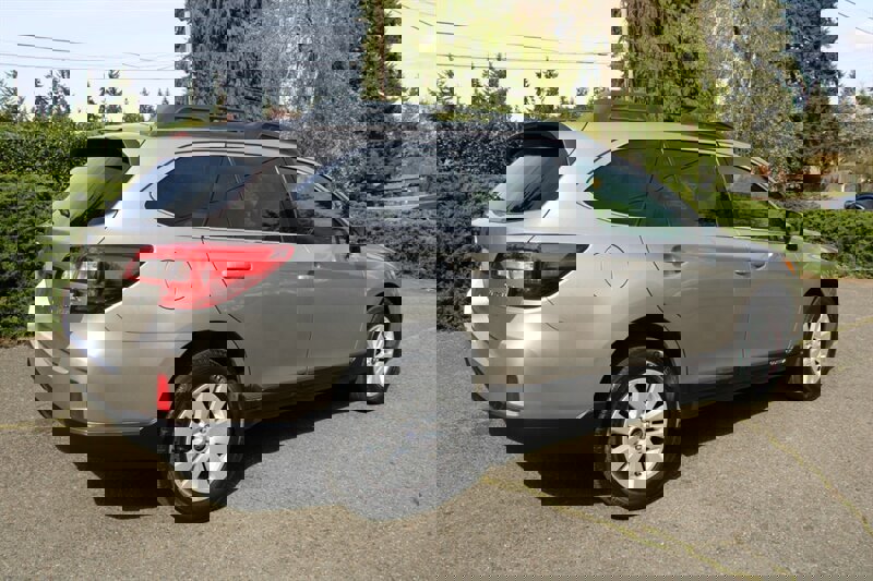 Used 2015 Subaru Outback 2.5i Premium image 3