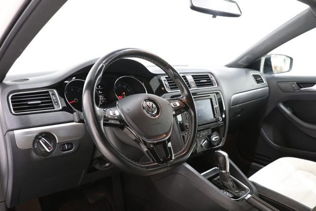 Used 2016 Volkswagen Jetta Sport FWD image 13