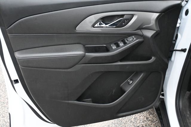 Used 2023 Chevrolet Traverse LT w/ Midnight/Sport Edition image 8