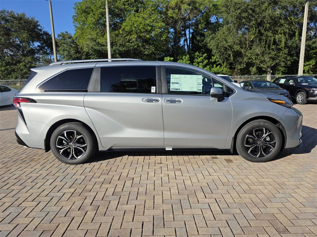 New 2025 Toyota Sienna Platinum image 12