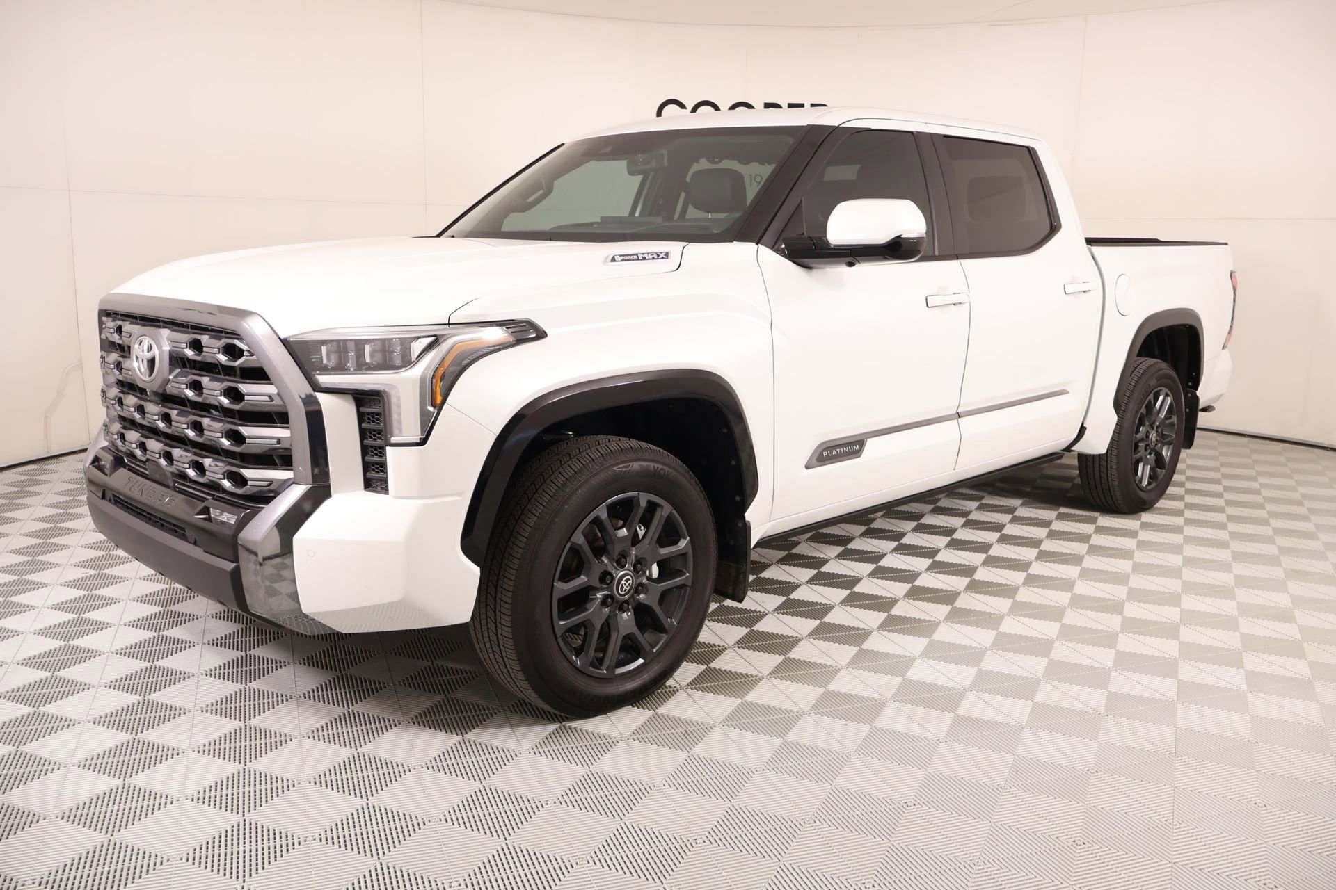 Used 2025 Toyota Tundra Platinum AWD/4WD image 11