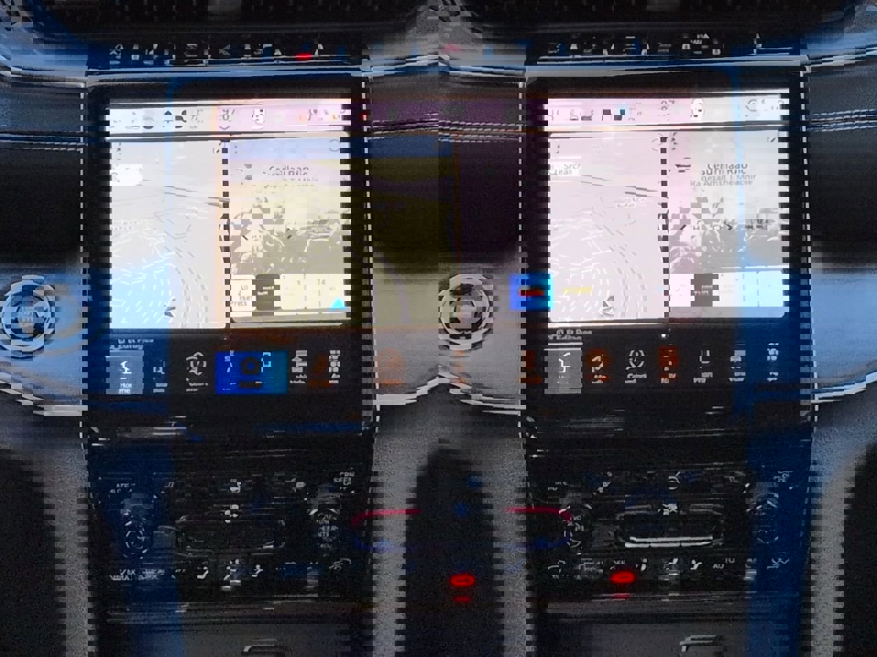 Used 2023 Jeep Grand Cherokee Limited w/ Black Appearance Package image 17