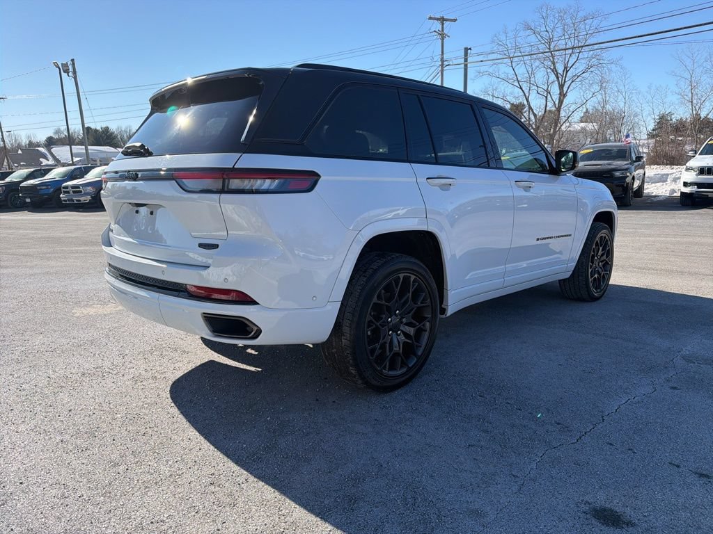 Used 2025 Jeep Grand Cherokee Summit AWD/4WD image 3