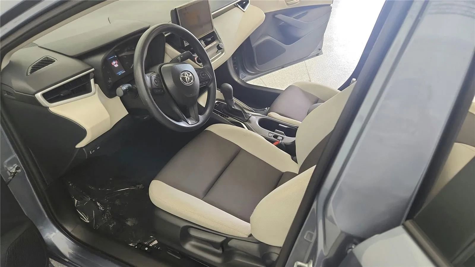 Used 2025 Toyota Corolla LE image 22