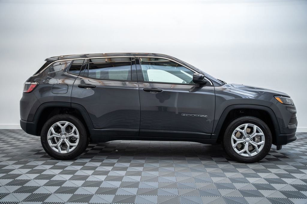 Used 2024 Jeep Compass Sport AWD/4WD image 4