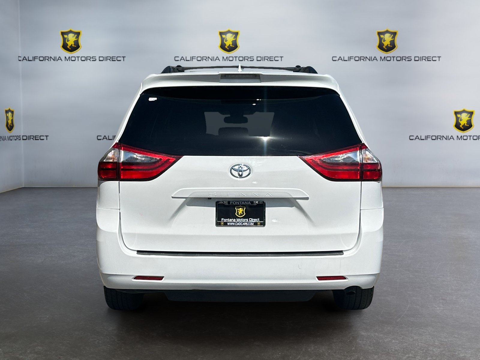 Used 2020 Toyota Sienna LE w/ Carpet Mat Package FWD image 4
