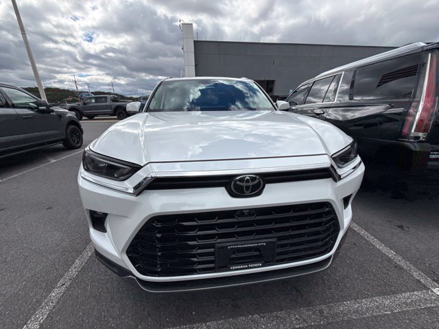 Used 2024 Toyota Grand Highlander AWD image 4