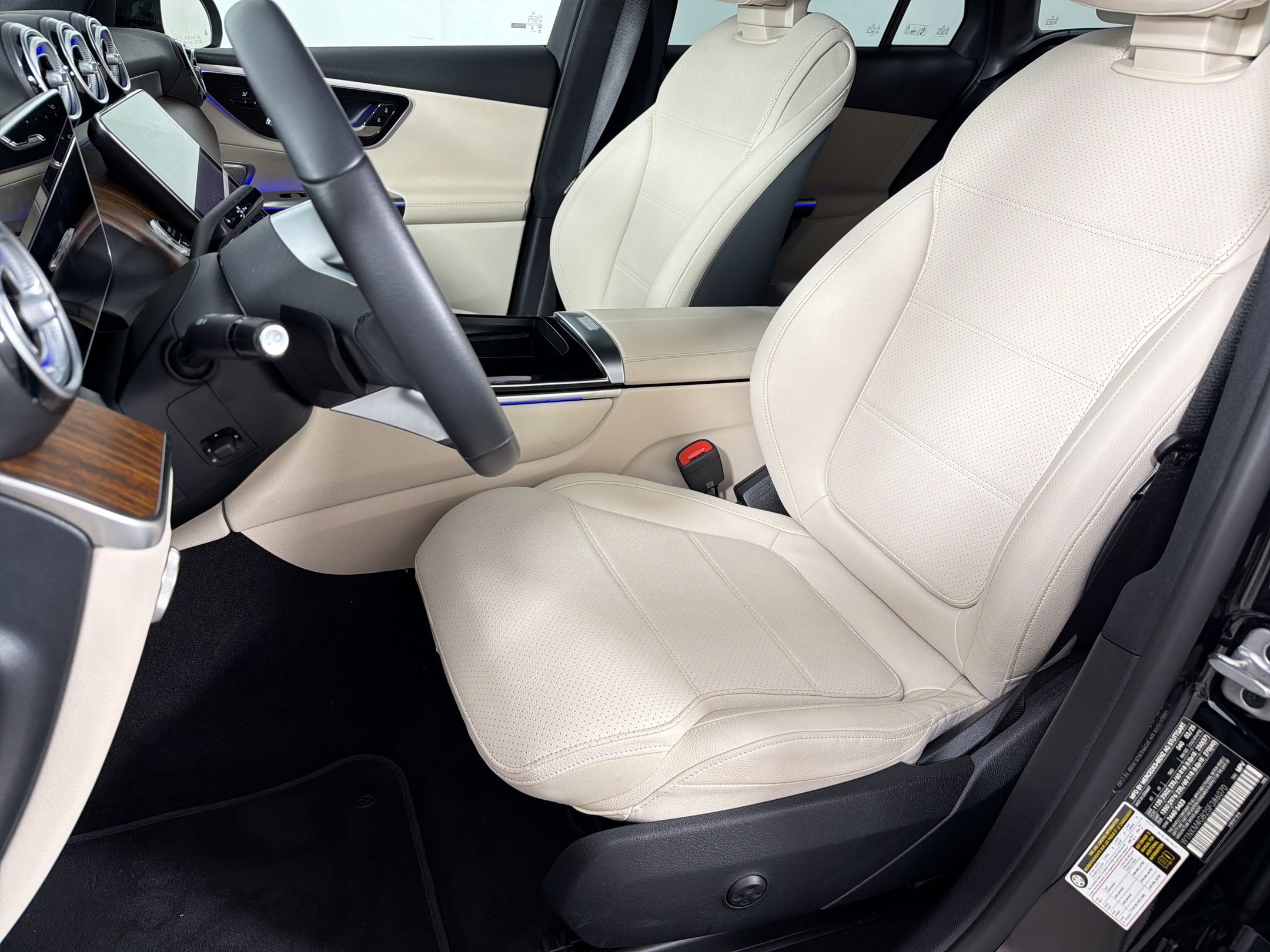 Used 2025 Mercedes-Benz GLC 300 image 5