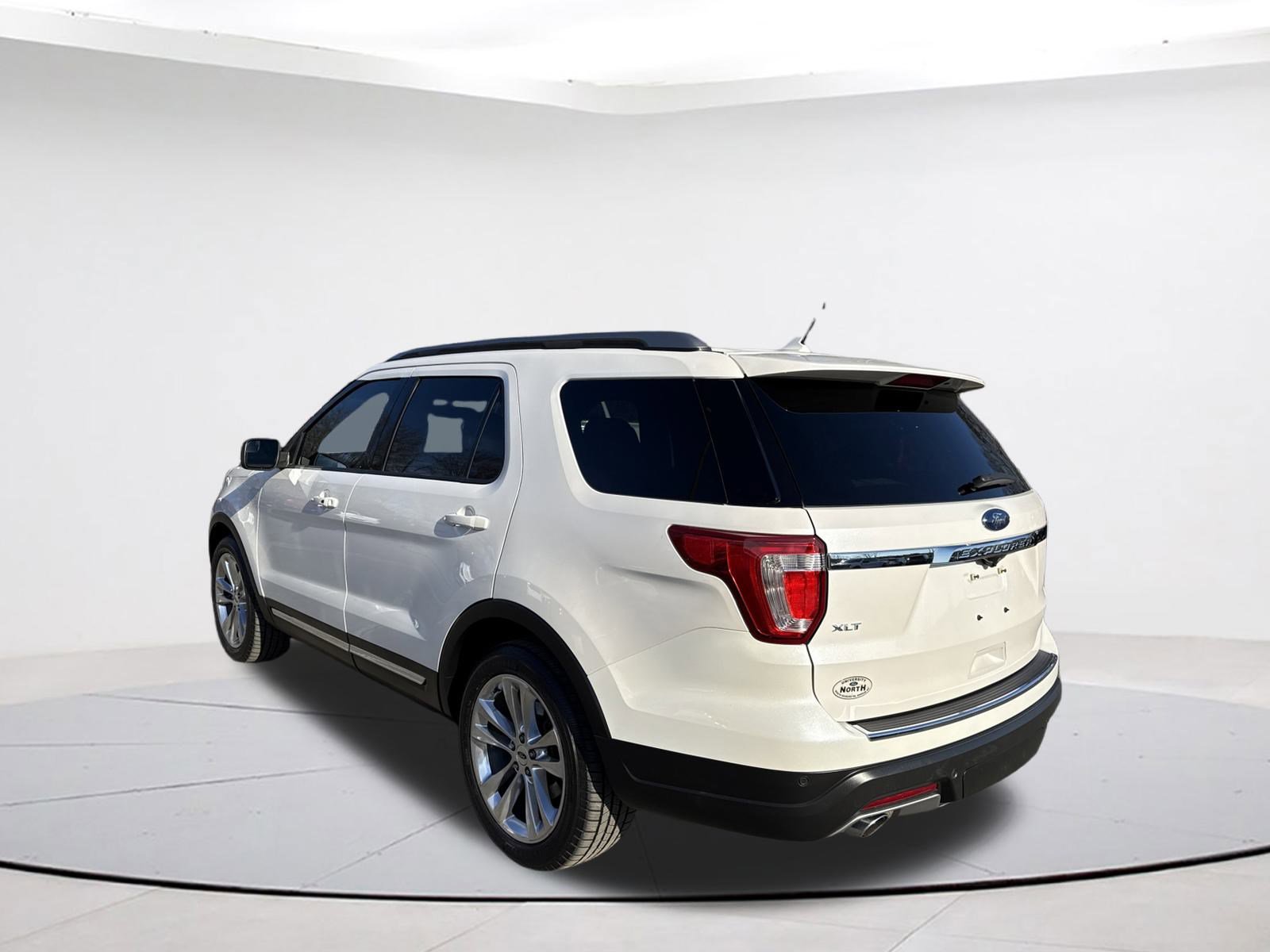 Used 2018 Ford Explorer XLT w/ Equipment Group 202A image 5