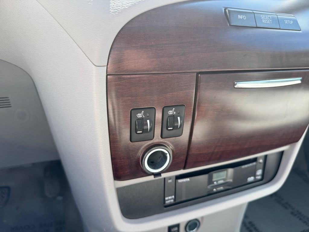 Used 2014 Toyota Sienna XLE w/ Entertainment Package image 18