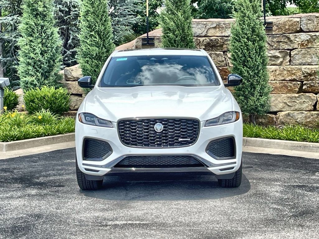 Used 2025 Jaguar F-PACE R-Dynamic S image 8