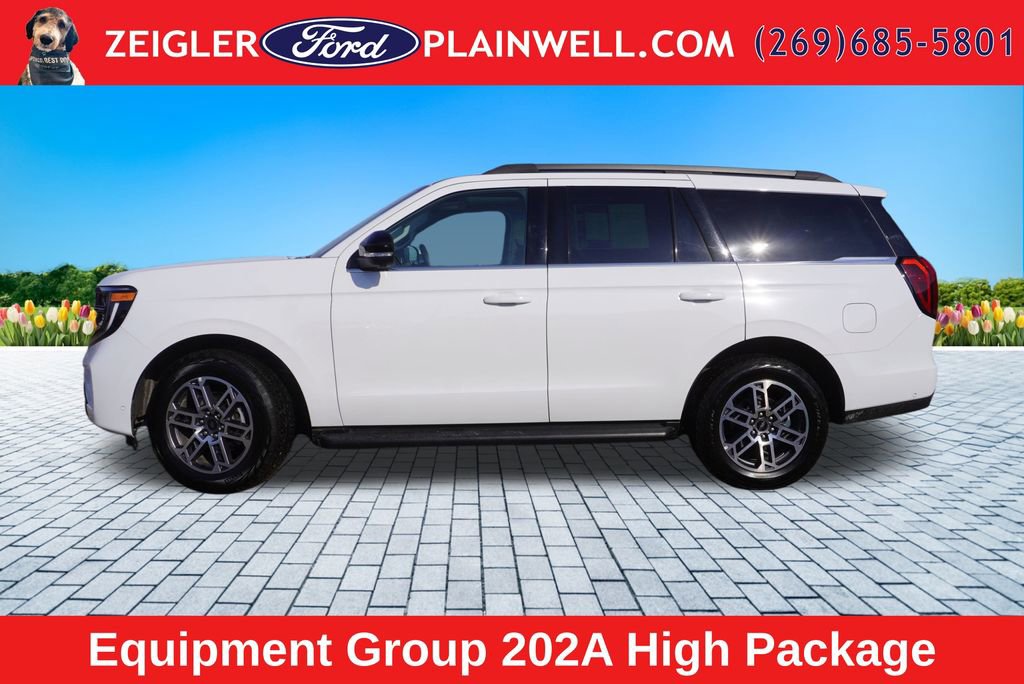 Used 2025 Ford Expedition Active AWD/4WD image 2