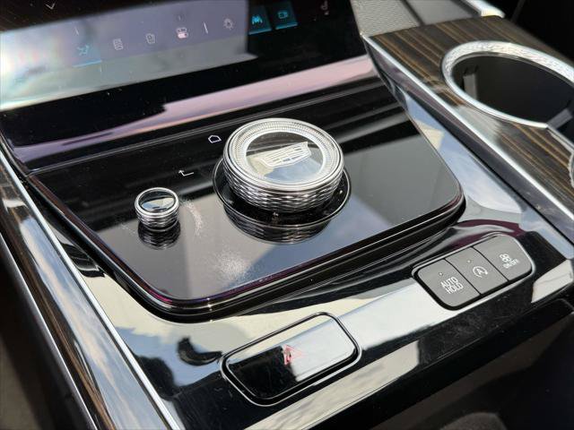 Certified 2025 Cadillac Escalade ESV Premium Luxury AWD/4WD image 35