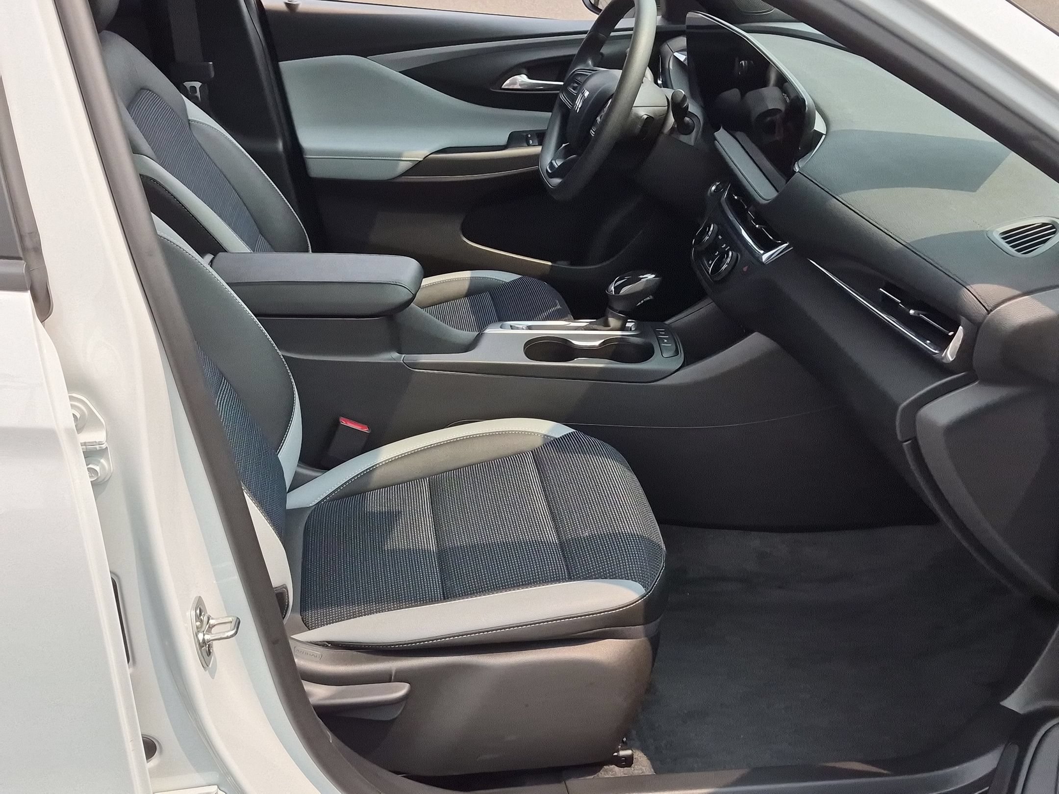 Certified 2025 Buick Envista Preferred FWD image 26