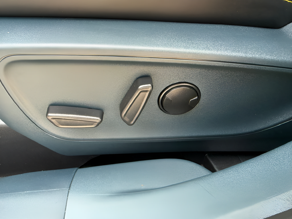 Used 2025 Ford Maverick Lobo AWD/4WD image 24