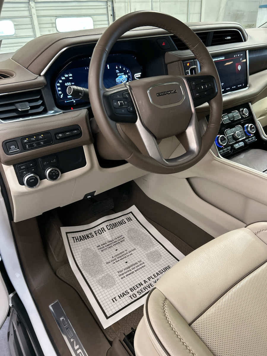 Used 2023 GMC Yukon XL Denali AWD/4WD image 9