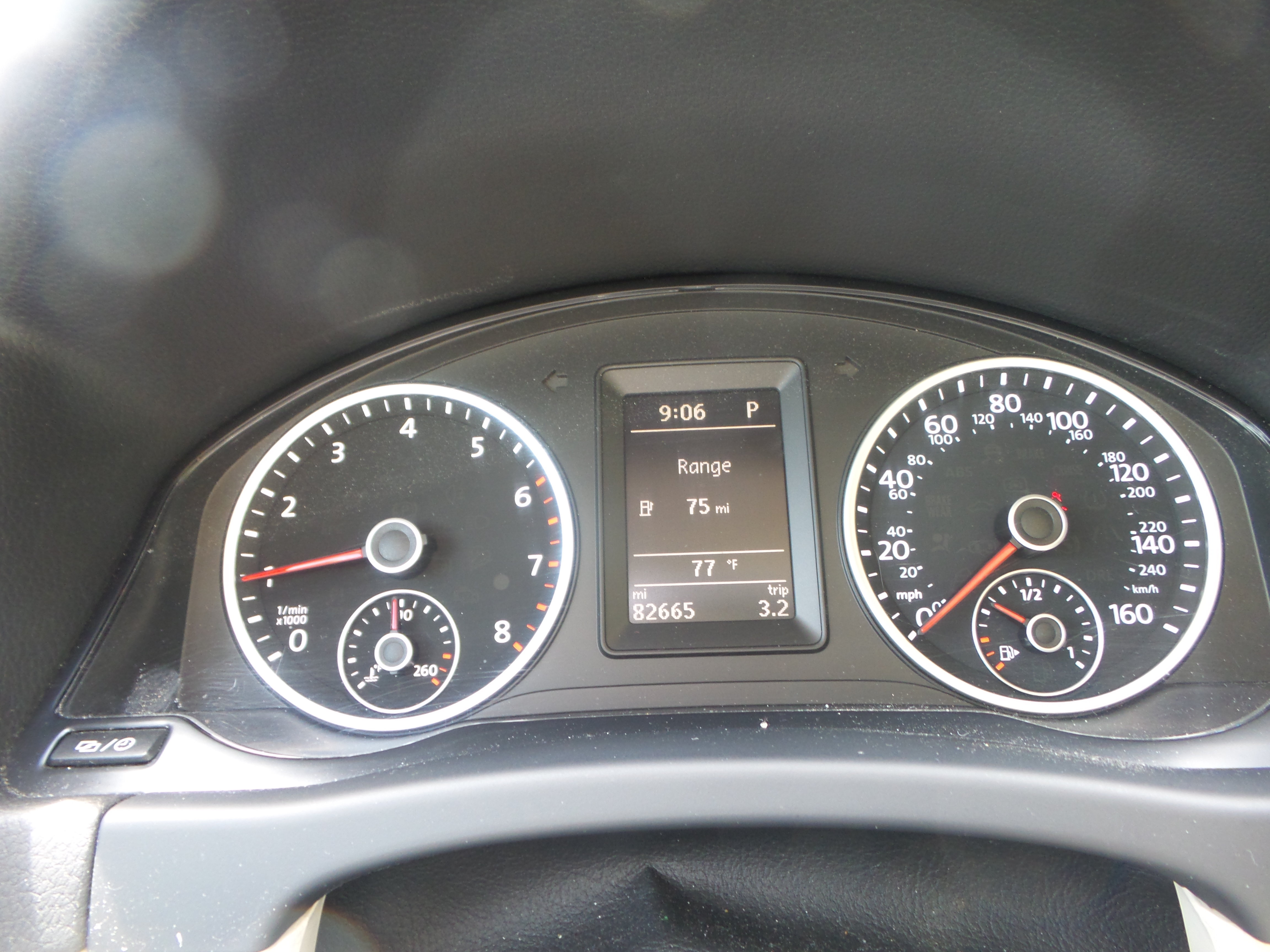 Used 2015 Volkswagen Tiguan SEL FWD image 11