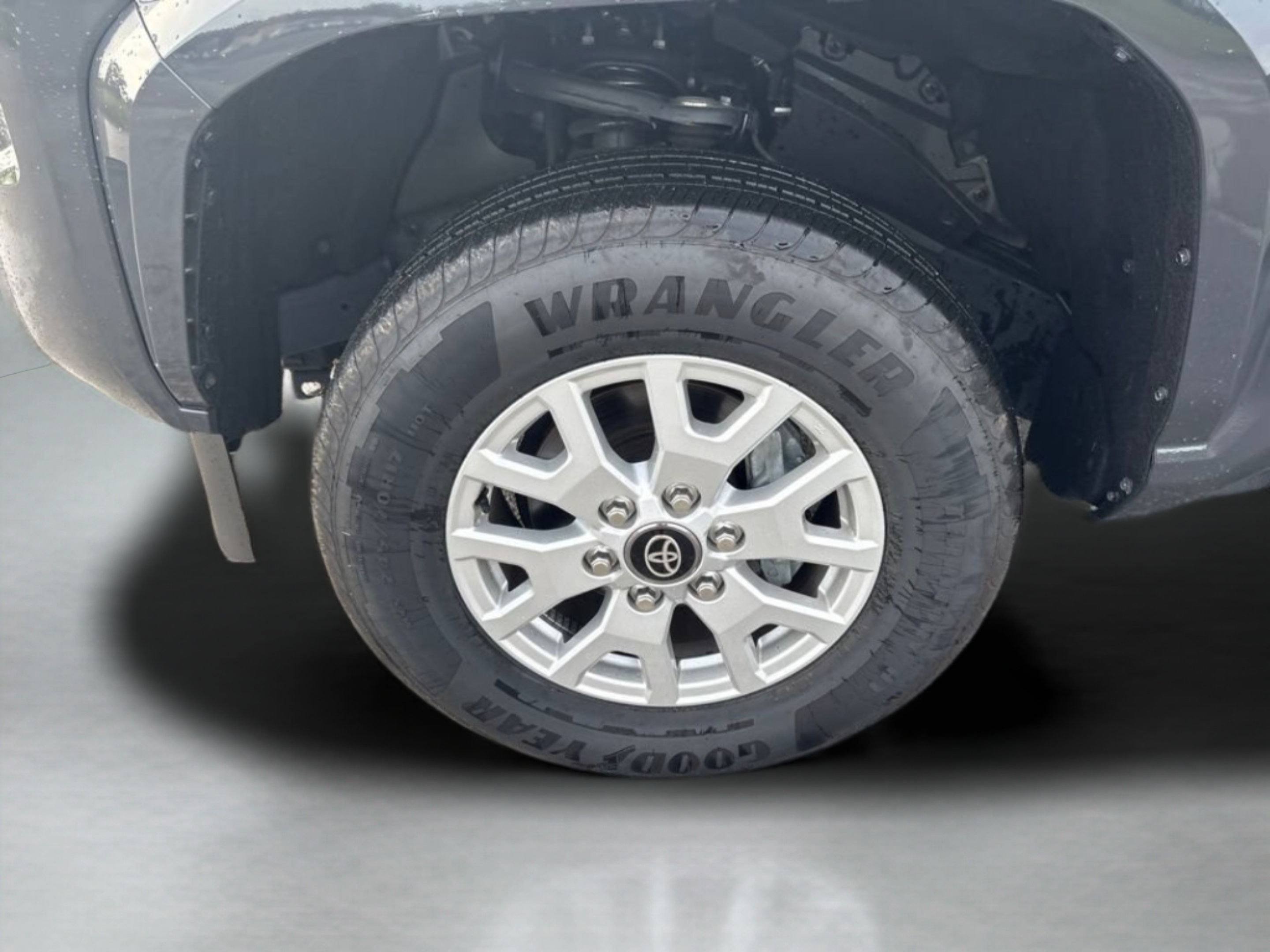 Certified 2025 Toyota Tacoma SR5 AWD/4WD image 32