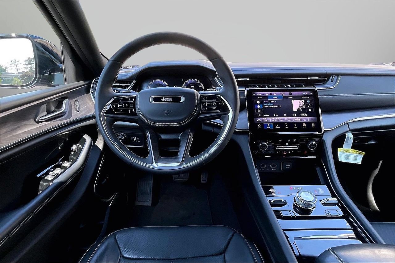 Certified 2023 Jeep Grand Cherokee Overland AWD/4WD image 11