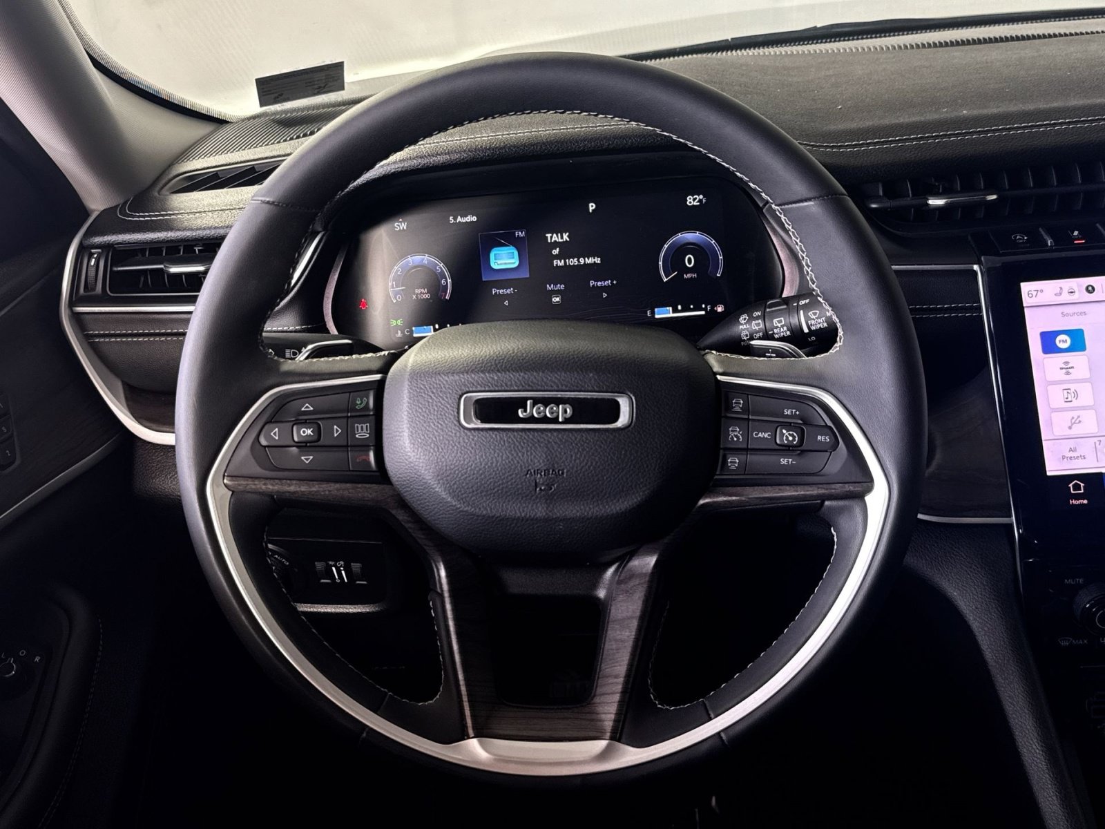 Used 2023 Jeep Grand Cherokee L Limited AWD/4WD image 16