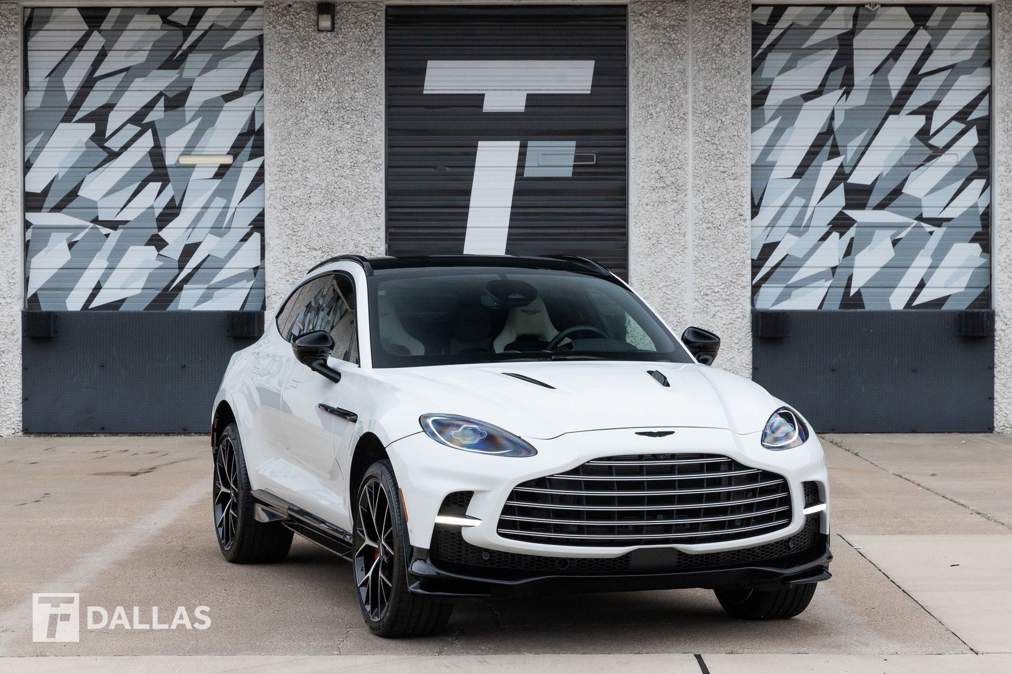 Used 2025 Aston Martin DBX 707 image 1