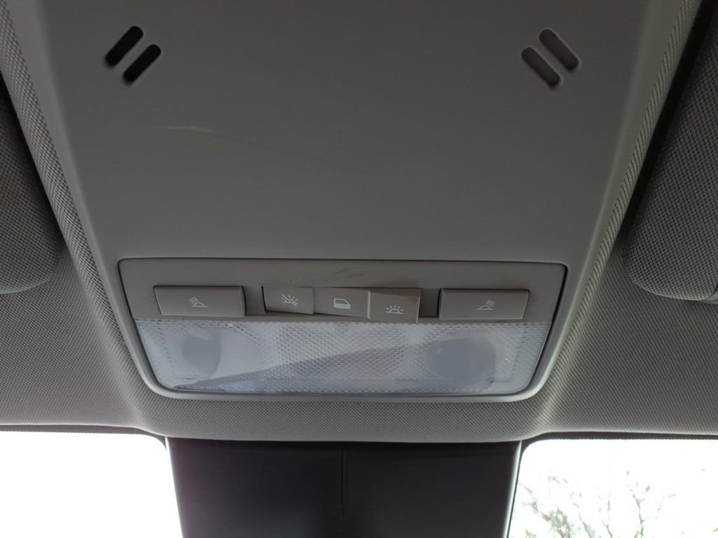 Used 2021 Chevrolet Trax LT w/ Premium Seat Package image 24