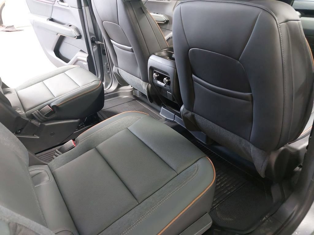 New 2025 GMC Acadia AT4 w/ LPO, Floor Liner Package AWD/4WD image 11