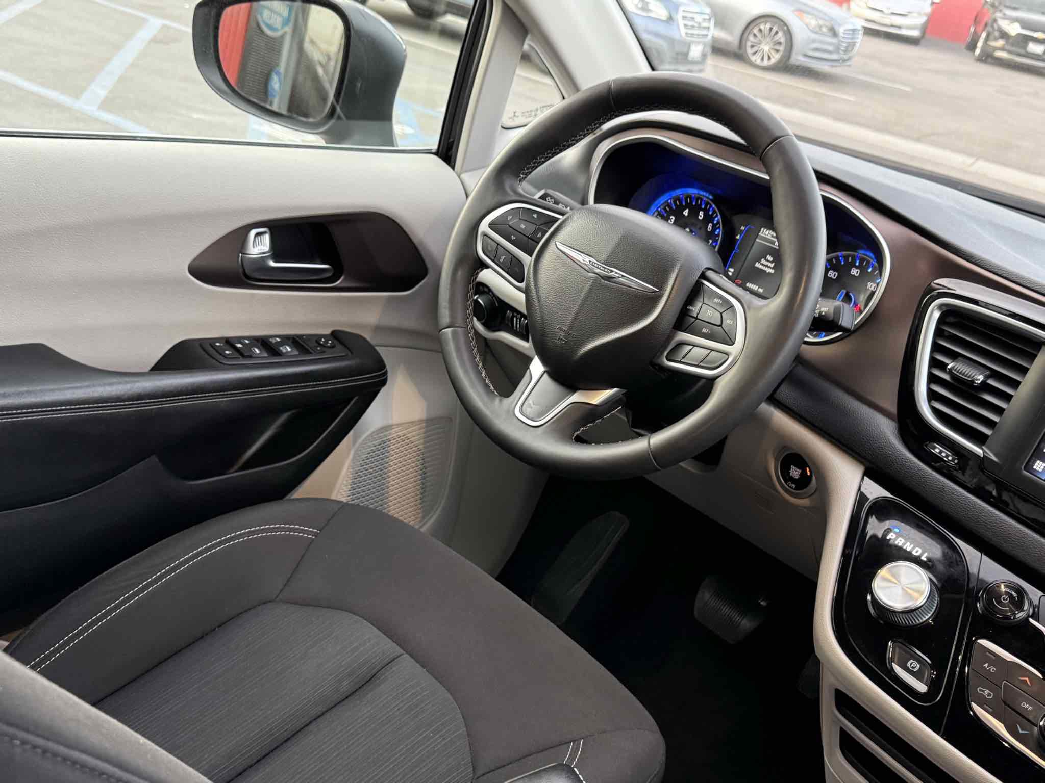 Used 2023 Chrysler Voyager LX image 28