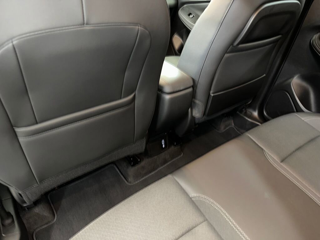 Certified 2023 Buick Encore GX Select w/ Safety Package II image 18