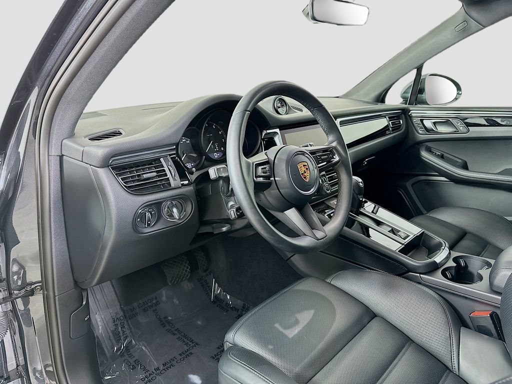Certified 2026 Porsche Macan AWD/4WD image 4