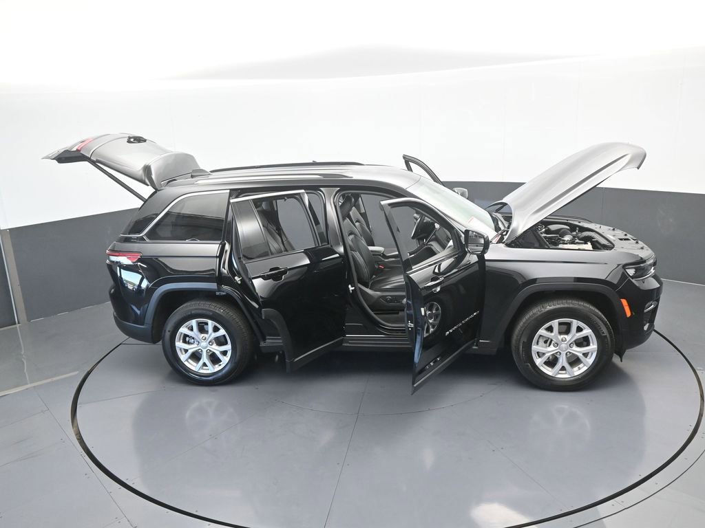 Used 2024 Jeep Grand Cherokee Limited w/ Luxury Tech Group II image 77