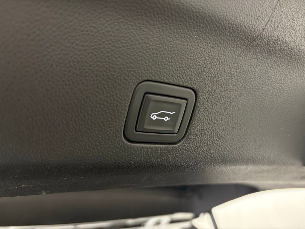 Used 2023 GMC Yukon Denali Ultimate image 47