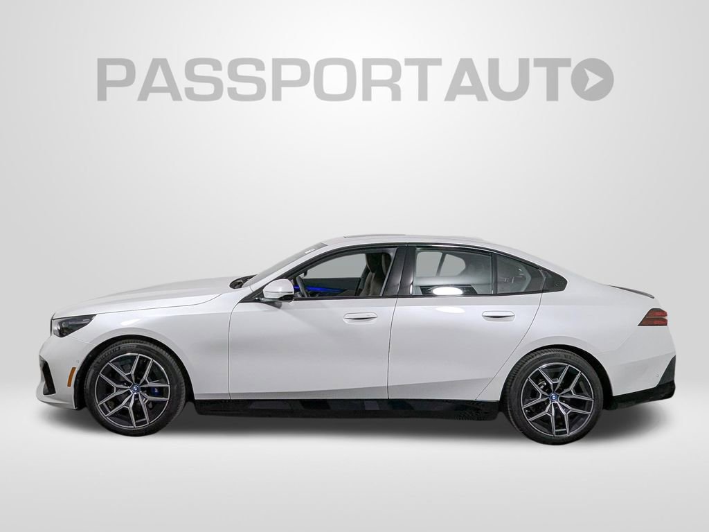 Used 2025 BMW i5 xDrive40 w/ M Sport Package AWD/4WD image 2