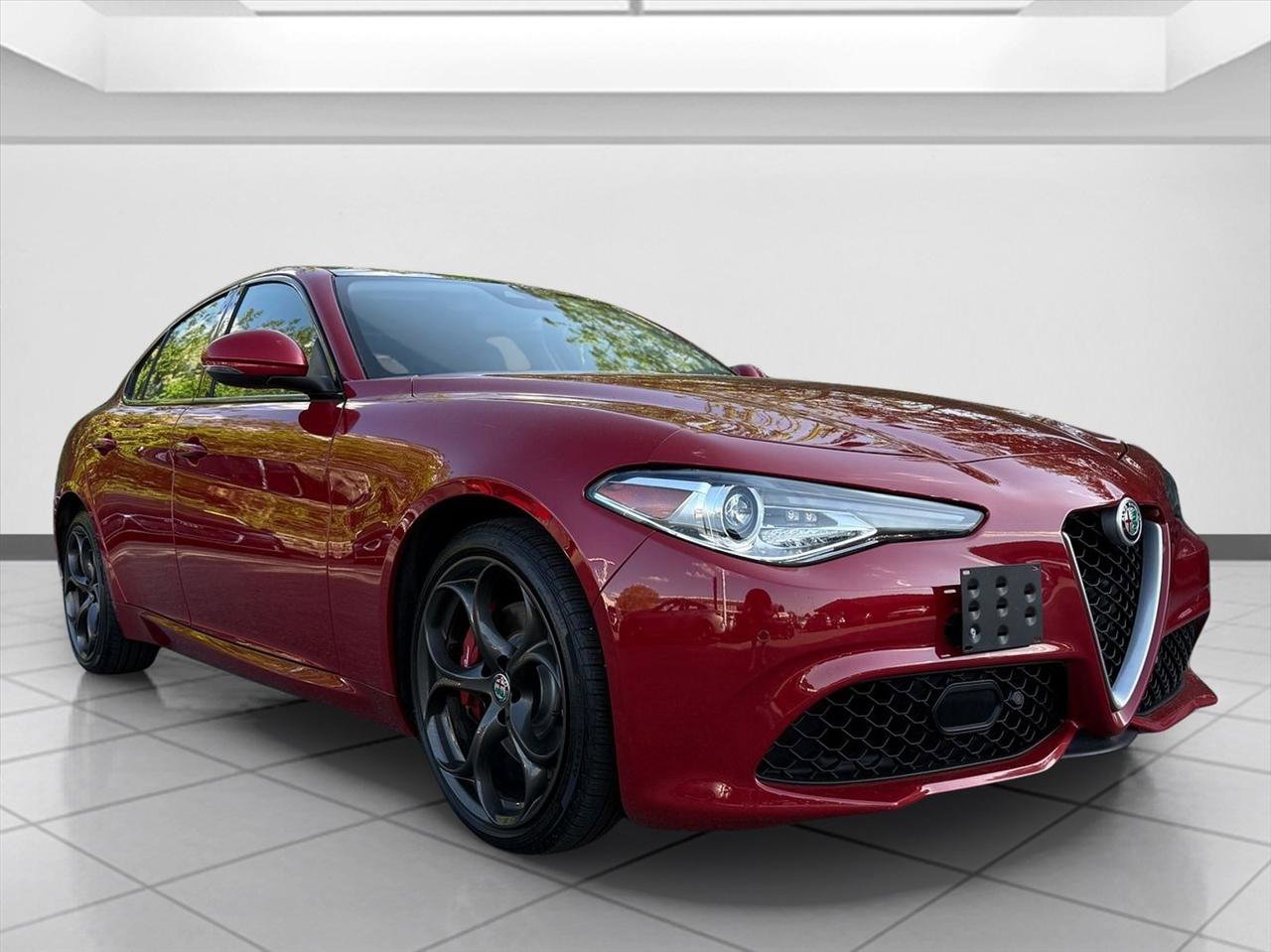 Used 2018 Alfa Romeo Giulia Ti Sport w/ Quick Order Package 22S Sport AWD/4WD image 7