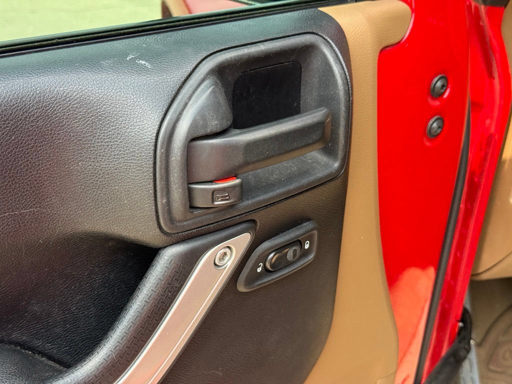 Used 2012 Jeep Wrangler Sahara w/ Connectivity Group AWD/4WD image 11