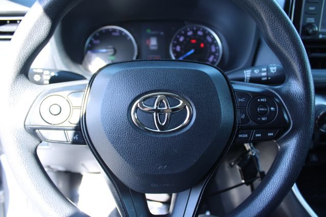 Used 2020 Toyota RAV4 LE w/ Carpet Mat Package AWD/4WD image 19