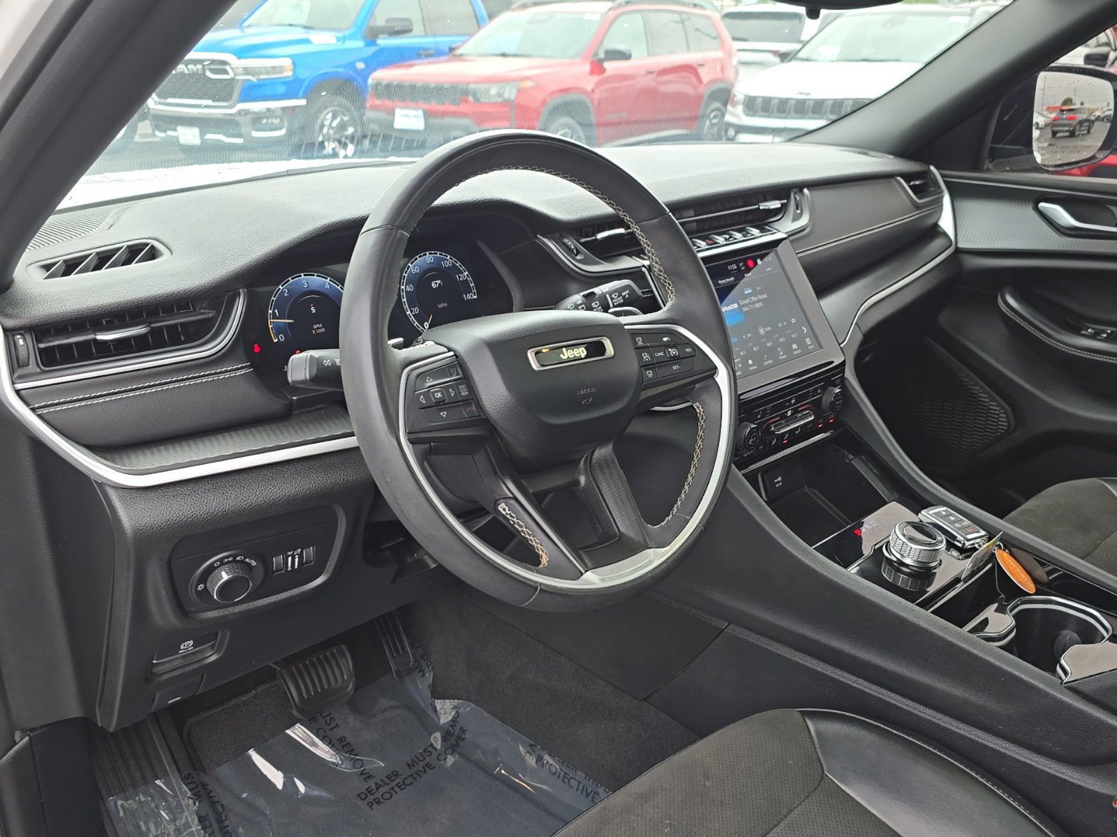 Used 2023 Jeep Grand Cherokee Altitude AWD/4WD image 12