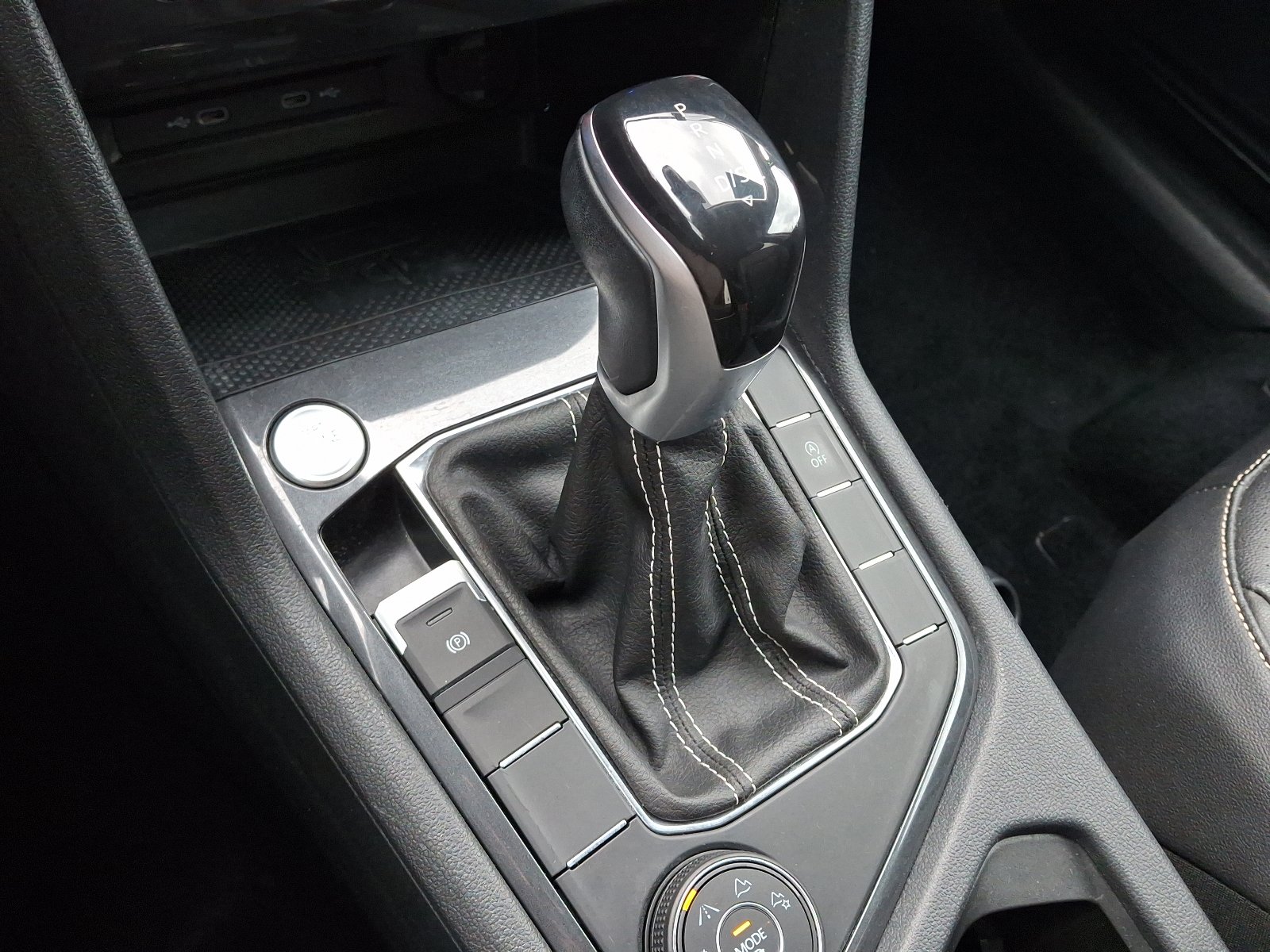 Certified 2022 Volkswagen Tiguan SE image 15