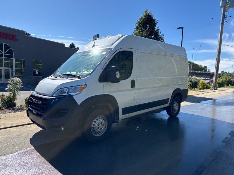 Used 2025 RAM ProMaster 2500 w/ Convenience Group FWD image 3