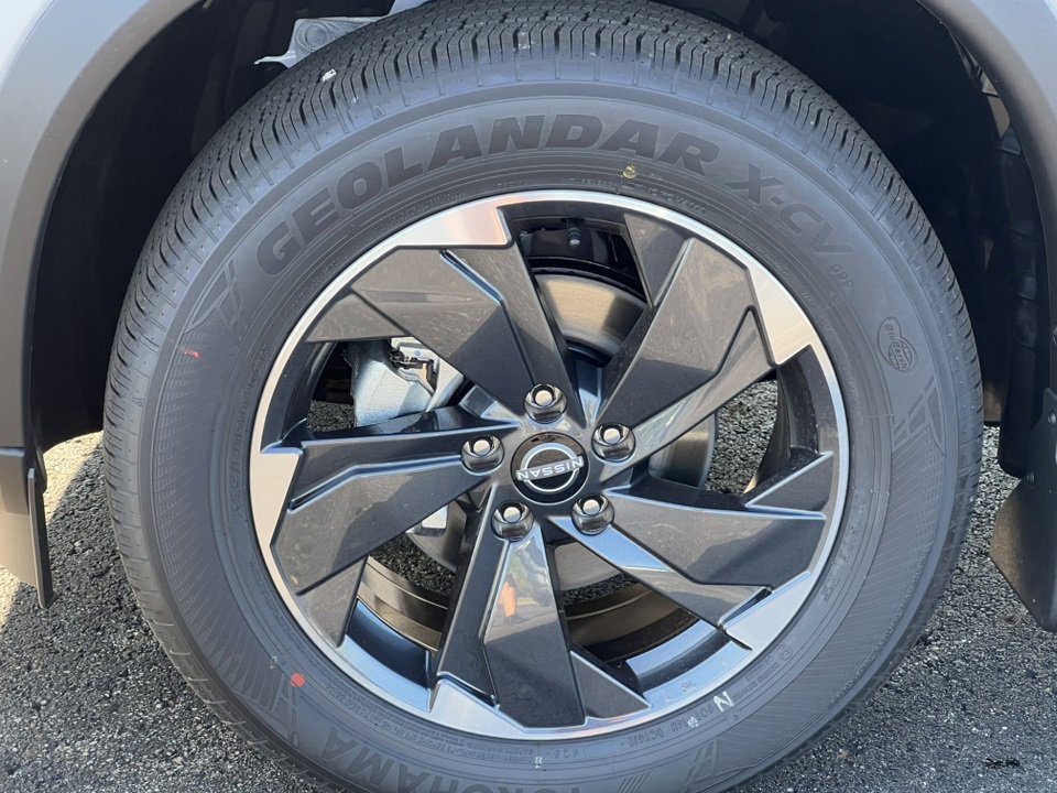 Used 2026 Nissan Rogue SV image 6