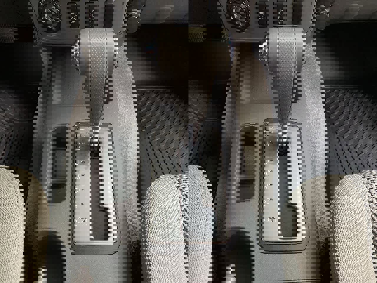 Used 2013 Nissan Frontier SV w/ SV Value Truck Pkg image 28